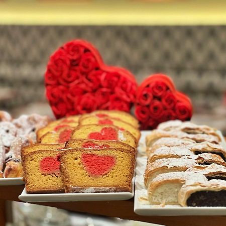 Est Grand Hotel Savoy Budapest Ngoại thất bức ảnh