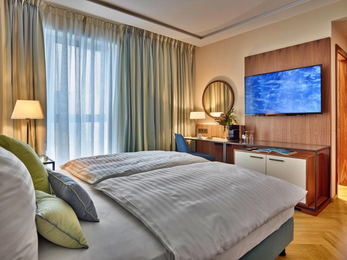 Est Grand Hotel Savoy Budapest Ngoại thất bức ảnh